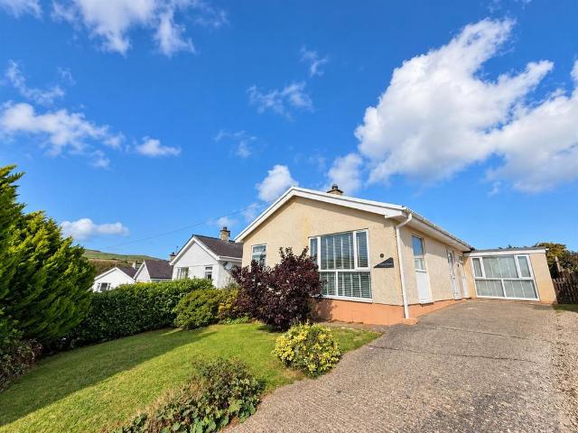 Bungalow for sale in Llanbedrog
