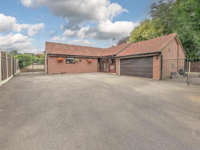Bungalow for sale in Kingswinford, West Midlands