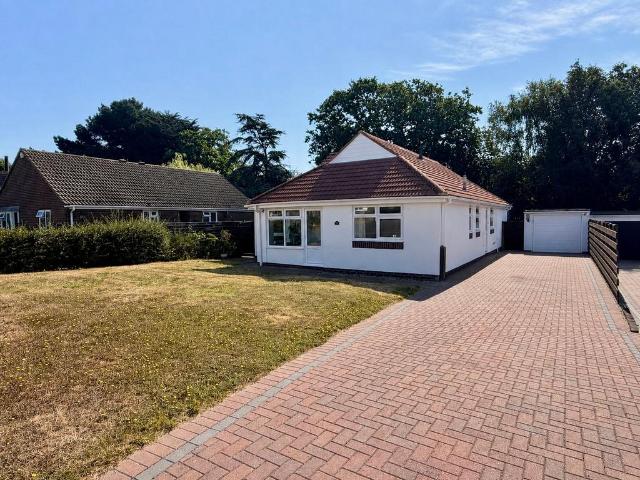Bungalow for sale in Cooden, Heathlands