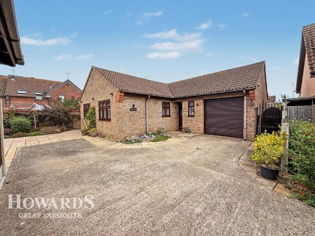 Bungalow for sale in Stokesby, Norfolk