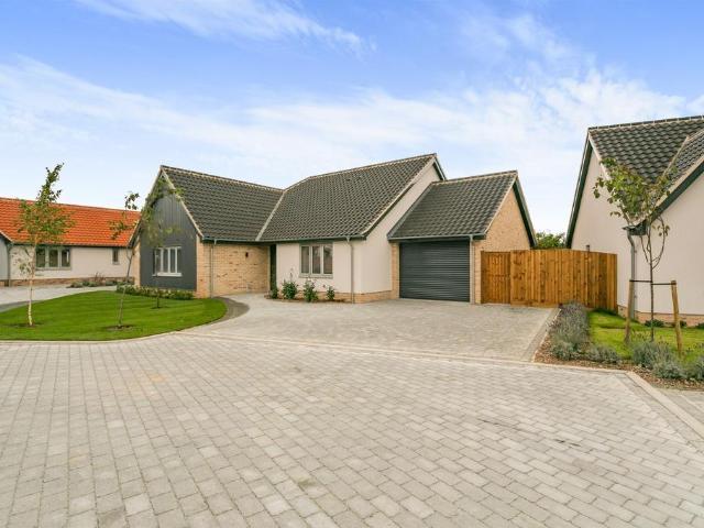 Bungalow for sale in Bedingfield, Suffolk