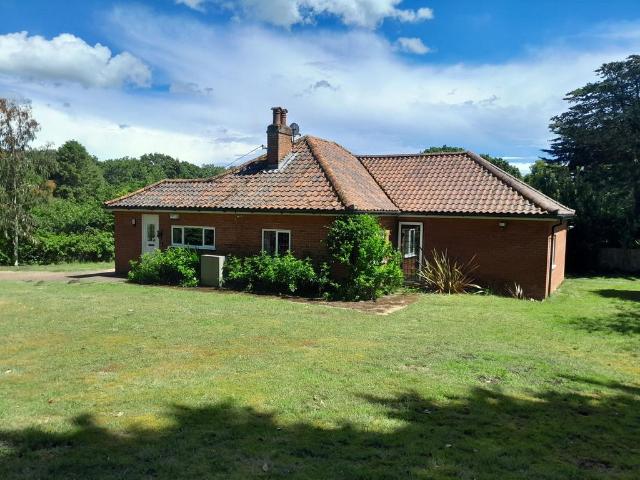 Bungalow for sale in Eastbridge, Suffolk