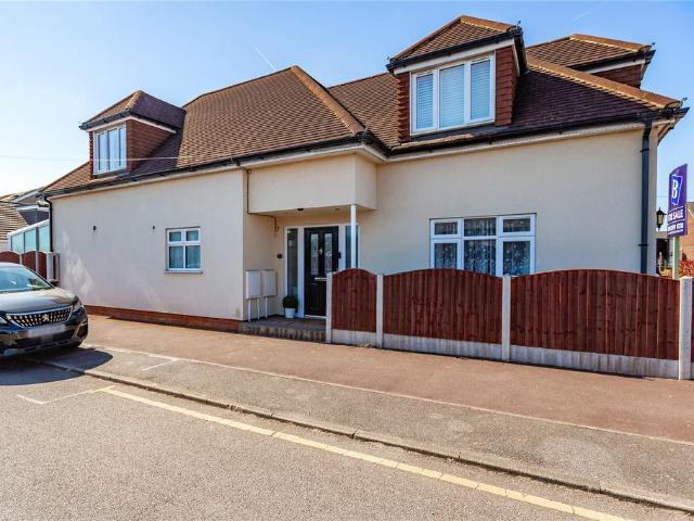 Bungalow for sale in Dagenham, Dagenham