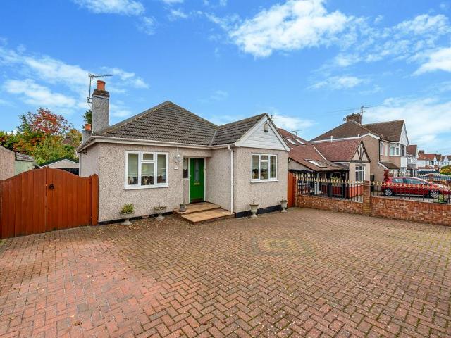 Bungalow for sale in Falconwood, Cat Hill