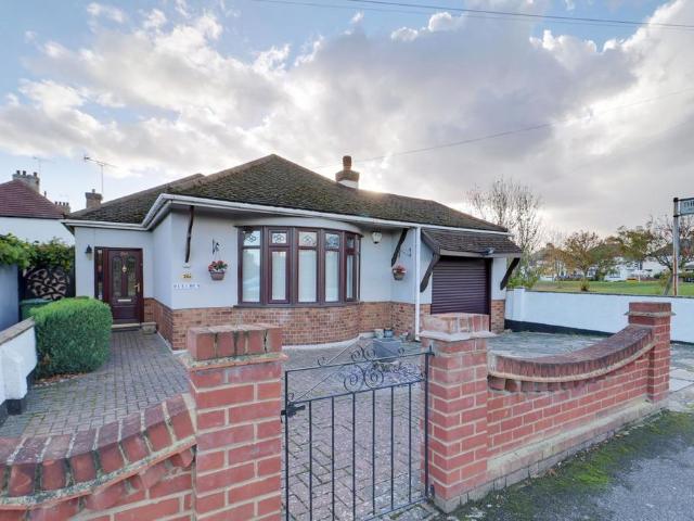 Bungalow for sale in London Borough of Havering, Greater London