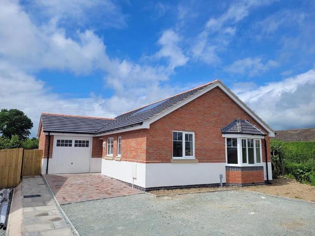 Bungalow for sale in Pontrobert, Wales