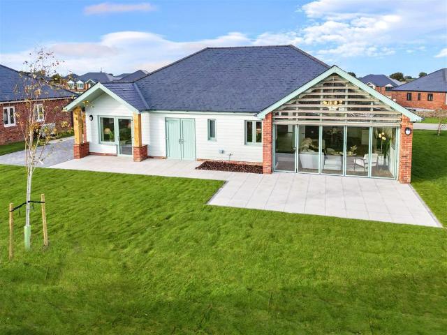 Bungalow for sale in Burnham-on-Crouch, Maldon