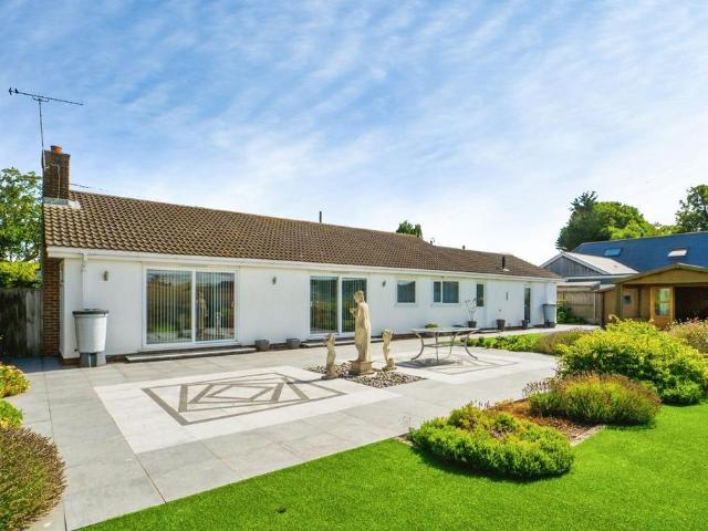 Bungalow for sale in Ash, Kent