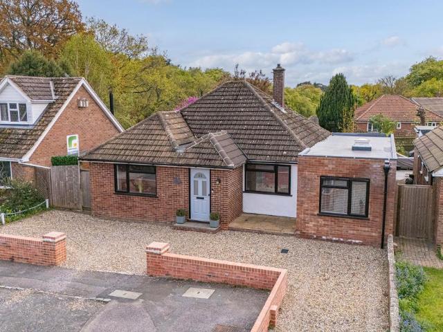 Bungalow for sale in Chepping Wycombe, Flackwell Heath