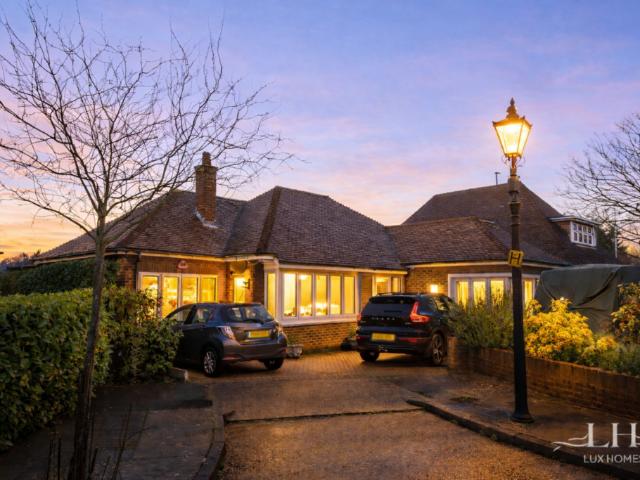Bungalow for sale in Gidea Park, Greater London