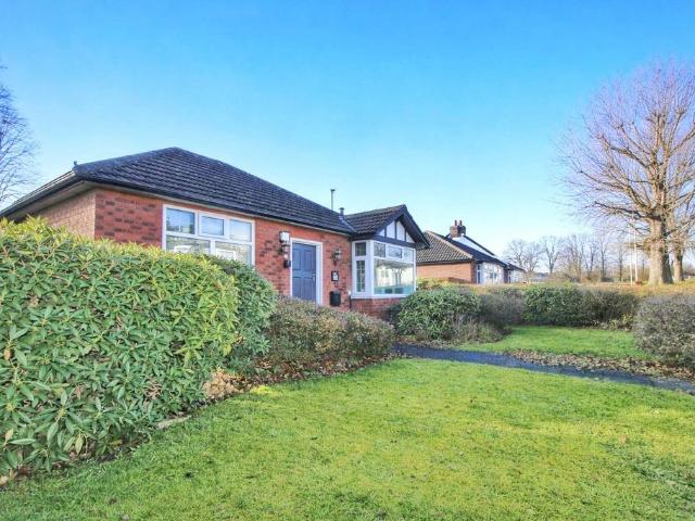 Bungalow for sale in Hurst, Greenheys
