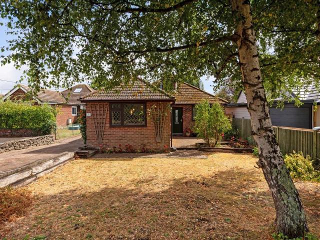 Bungalow for sale in Waltham Chase, Hampshire