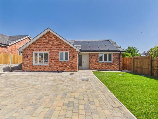 Bungalow for sale in Egginton, East Midlands