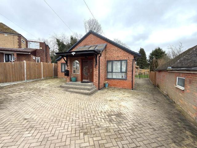 Bungalow for sale in Spring Park, Luton