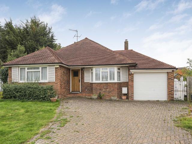 Bungalow for sale in Ashtead Park, Pachesham Park