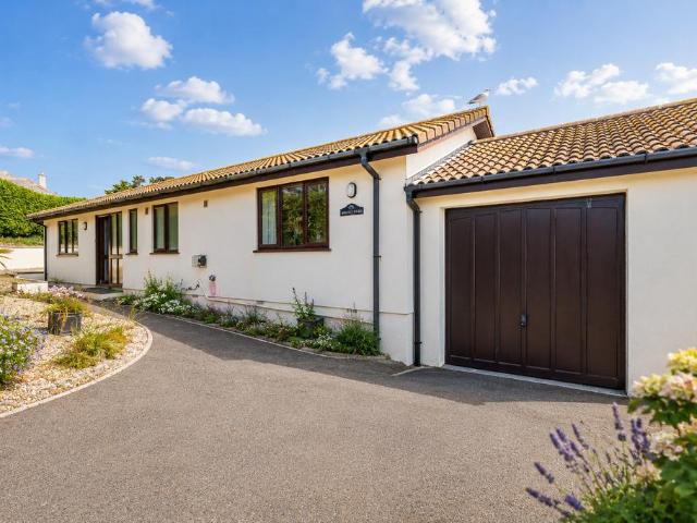 Bungalow for sale in Strode, Devon