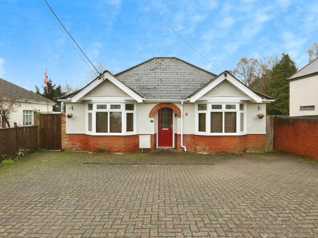 Bungalow for sale in Hedge End, Helford