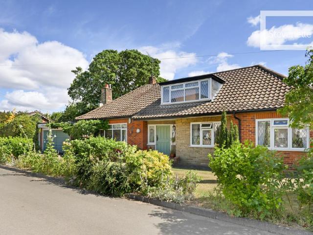 Bungalow for sale in Ivy Chimneys, Epping
