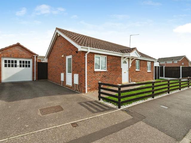Bungalow for sale in Belton with Browston, Stokesby