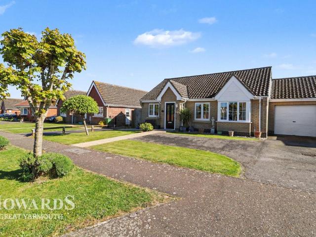 Bungalow for sale in Stokesby, Norfolk