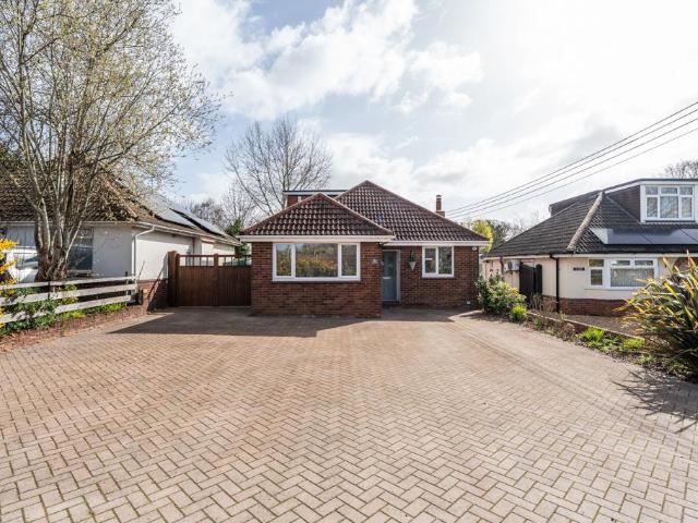 Bungalow for sale in Old Netley, Helford
