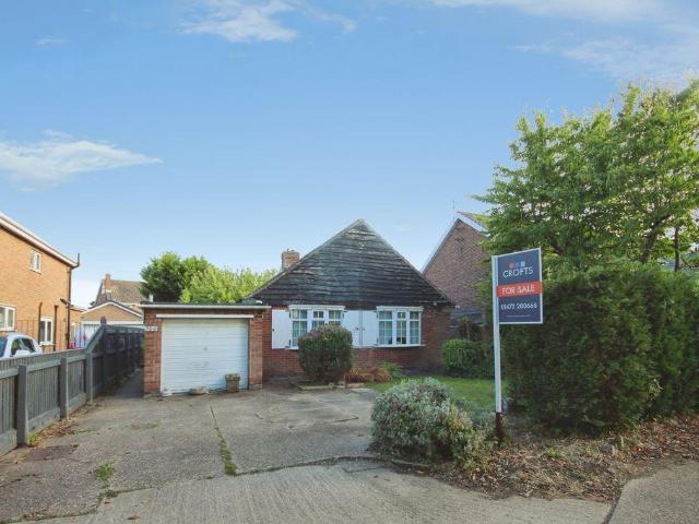 Bungalow for sale in New Waltham
