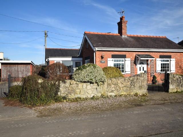 Bungalow for sale in Wrexham, Brynhovah