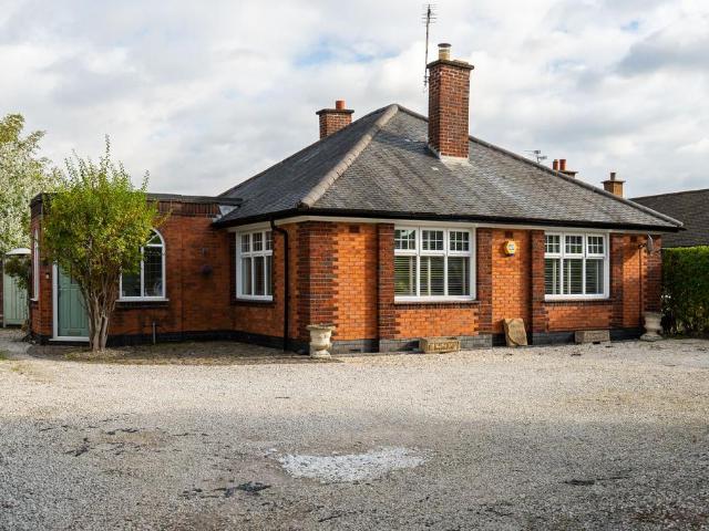 Bungalow for sale in New Parks, Leicester