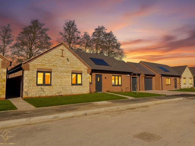 Bungalow for sale in Coates, Four Gotes