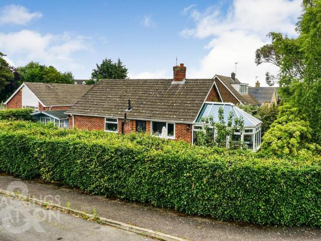 Bungalow for sale in Lingwood and Burlingham, Crostwick