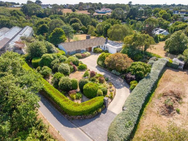 Bungalow for sale