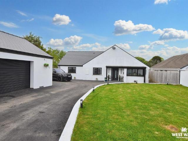 Bungalow for sale in Monkton, Pembroke