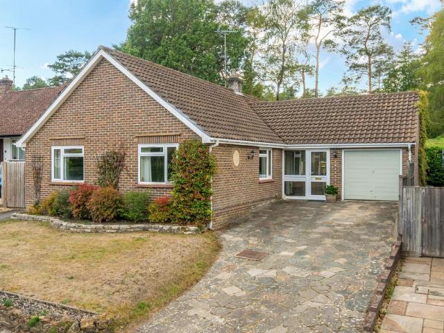 Bungalow for sale in Fole, Surrey