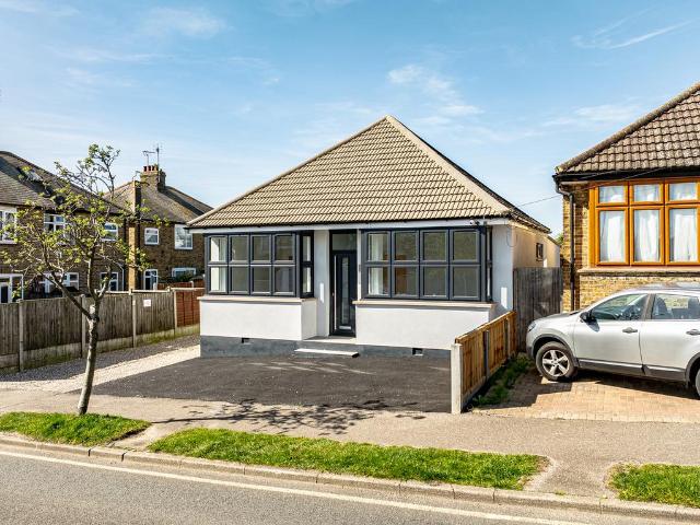 Bungalow for sale in Alton Barnes, Essex
