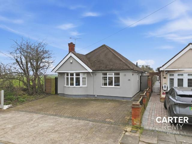 Bungalow for sale in Stifford Clays, Grays