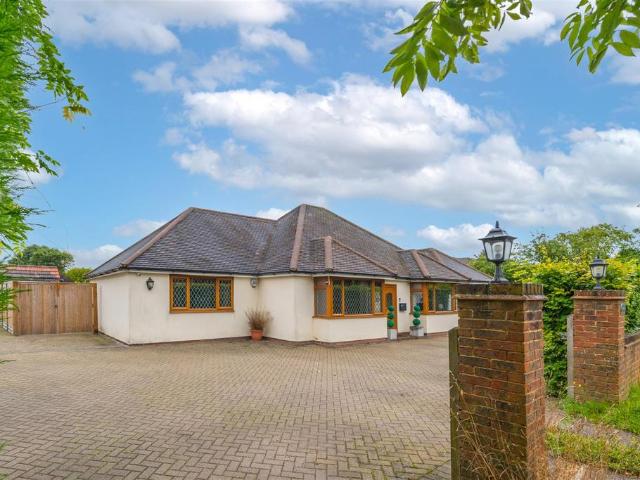 Bungalow for sale in Burstow, Hillview