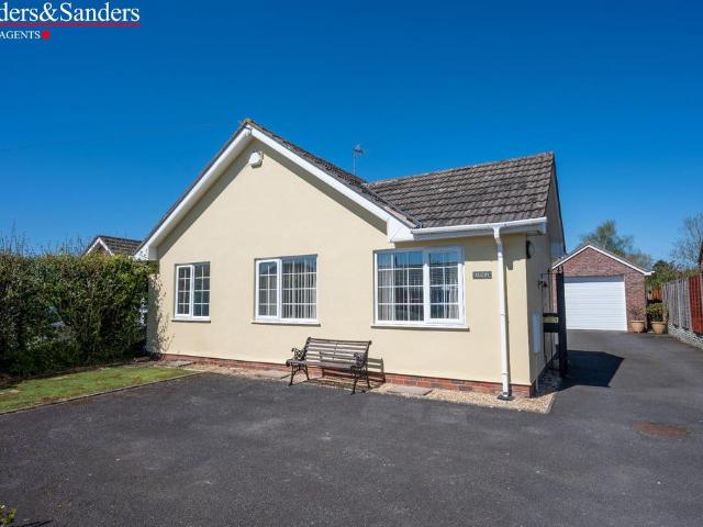 Bungalow for sale in Crookhill, Worcestershire