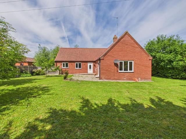 Bungalow for sale in Roughton, Comers