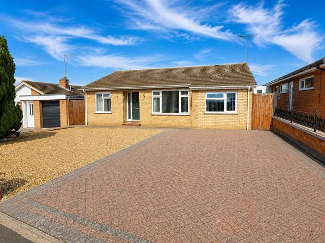 Bungalow for sale in Rushden
