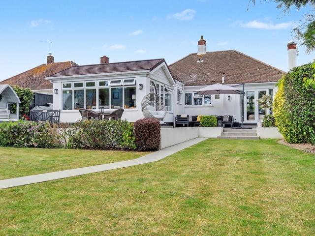 Bungalow for sale in Alton Barnes, Essex