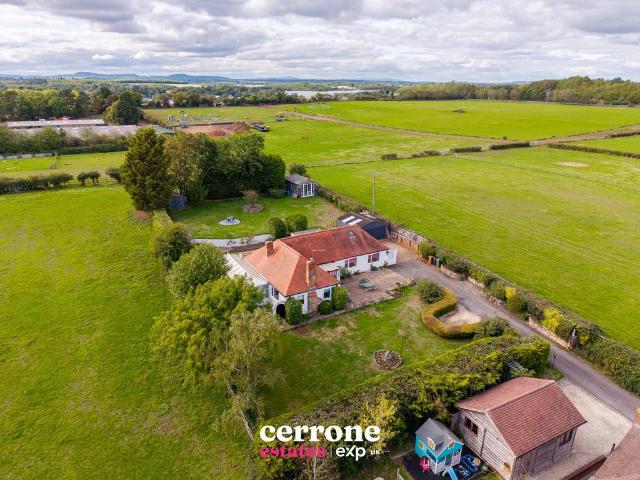 Bungalow for sale in Droitwich Spa, Wychavon