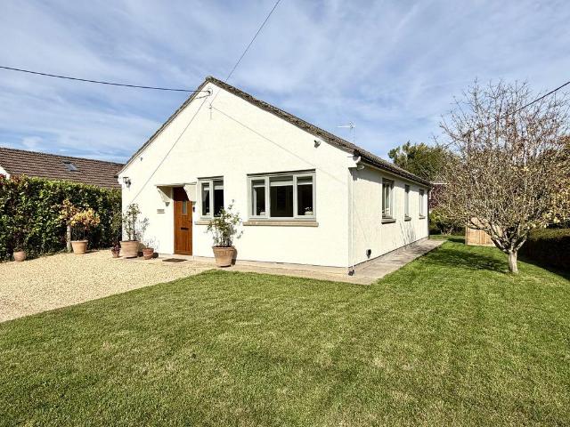 Bungalow for sale in Cherhill, Wiltshire