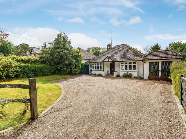 Bungalow for sale in Markbeech, The Butts