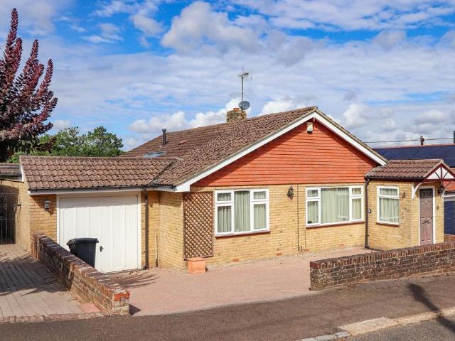 Bungalow for sale in Battle, Heathlands