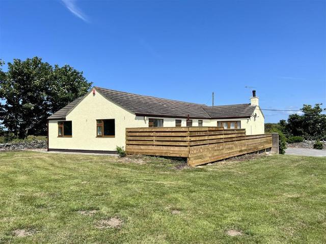 Bungalow for sale in Caergeiliog, Wales