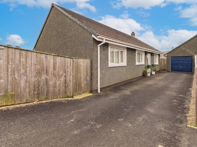 Bungalow for sale in Crundale, Wales