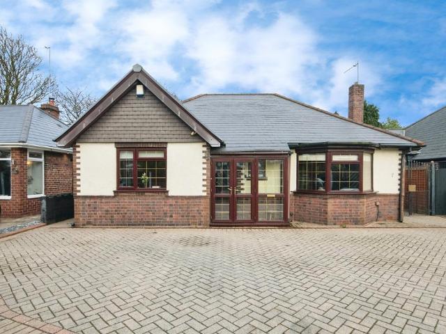 Bungalow for sale in Mayer's Green, West Bromwich