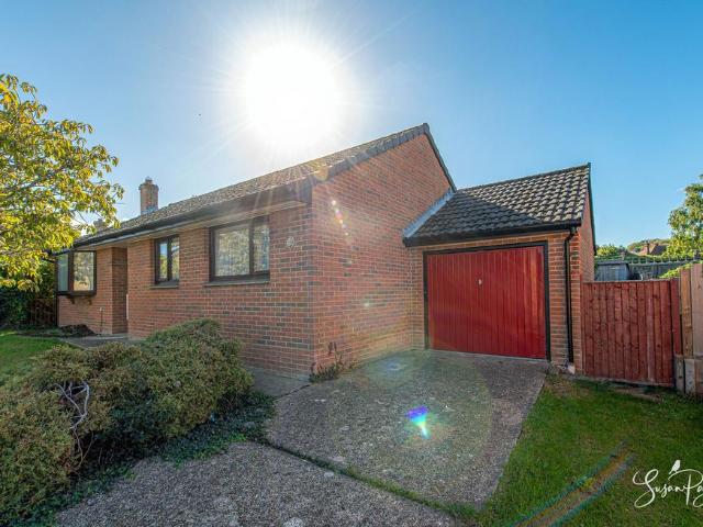 Bungalow for sale in Gunville, Carisbrooke