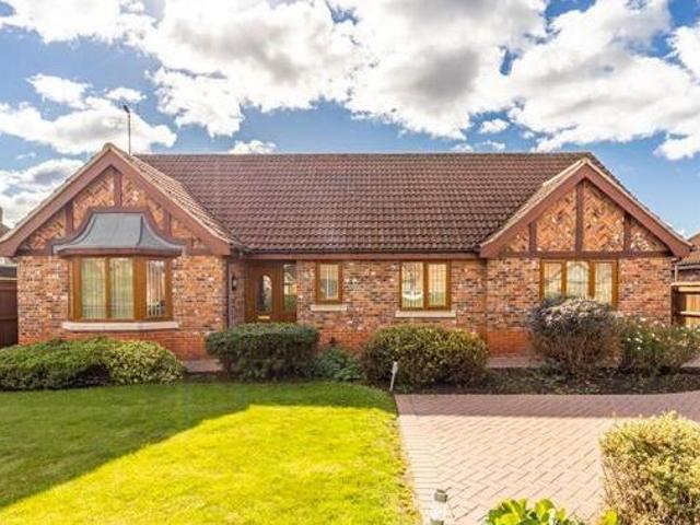 House for sale in Bladon Estate, Boston