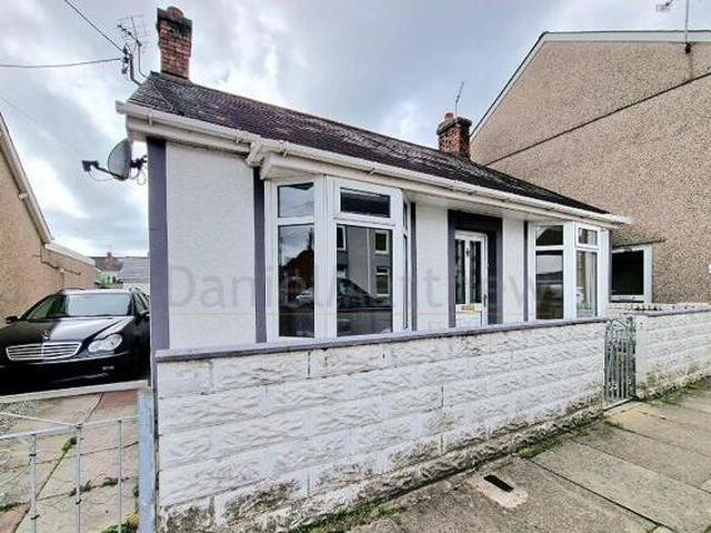 House for sale in Mid Glamorgan, Cymru / Wales